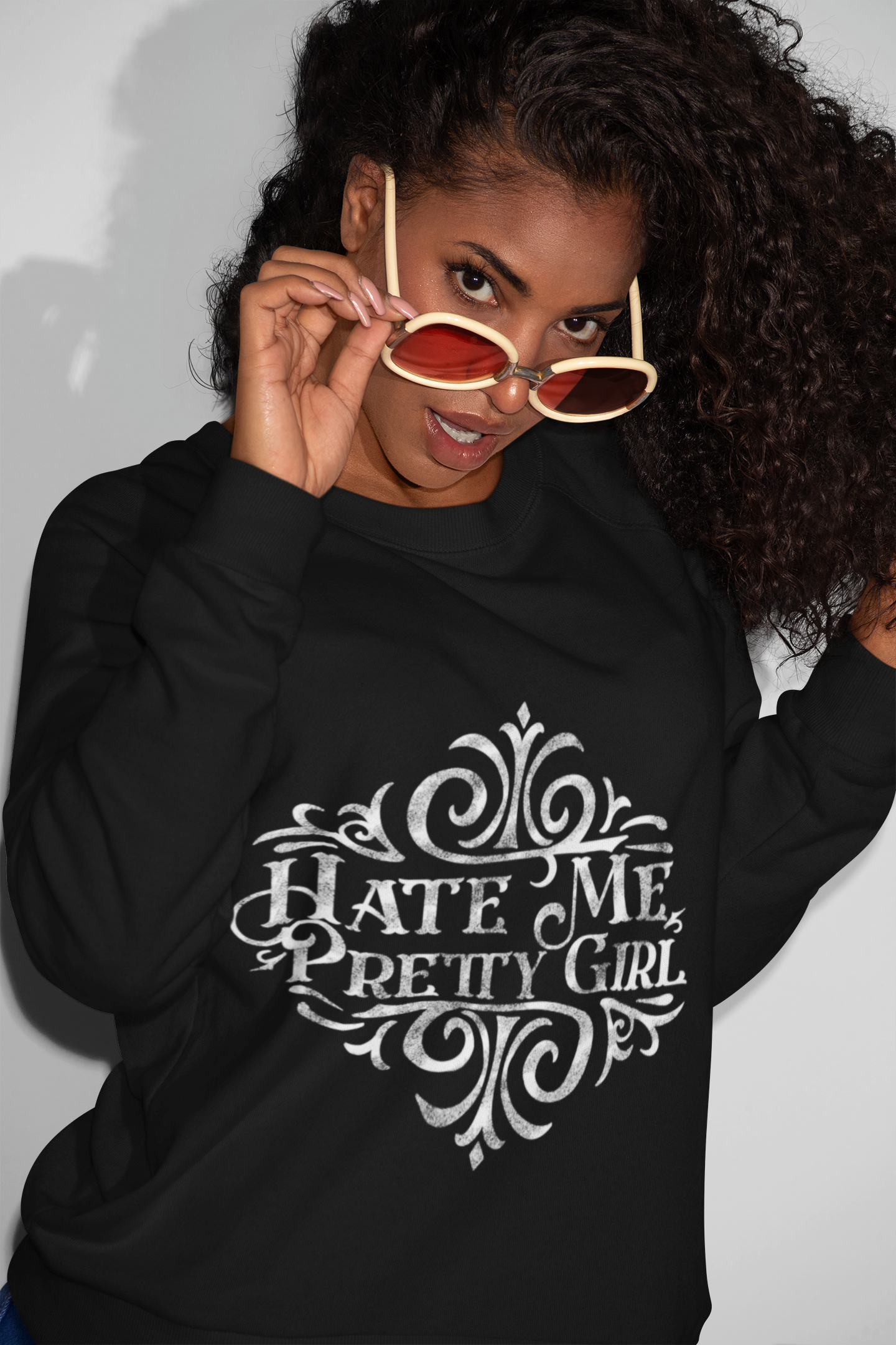 Hate me pretty girl- The Harlequin Crew  - Caroline Peckham and Susanne Valenti - Official Merchandise